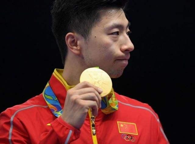 阿连德：这是我第一次拿冠军，也是我第一次戴帽，我很满意